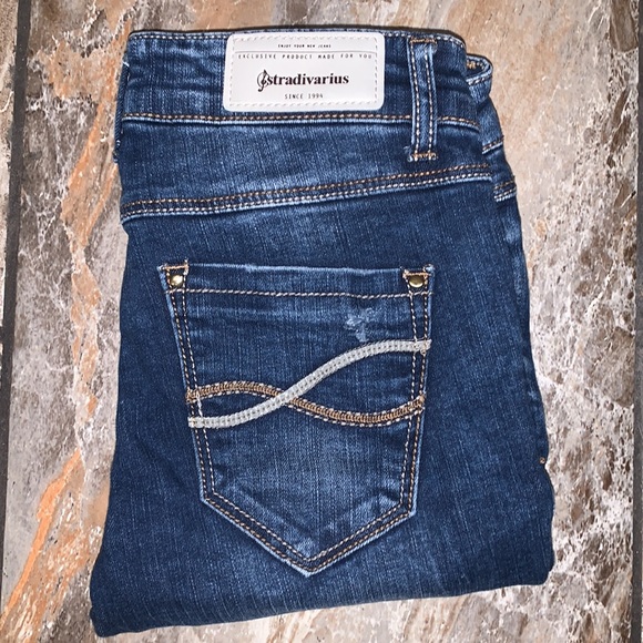 Stradivarius Distressed Mid Rise Skinny 